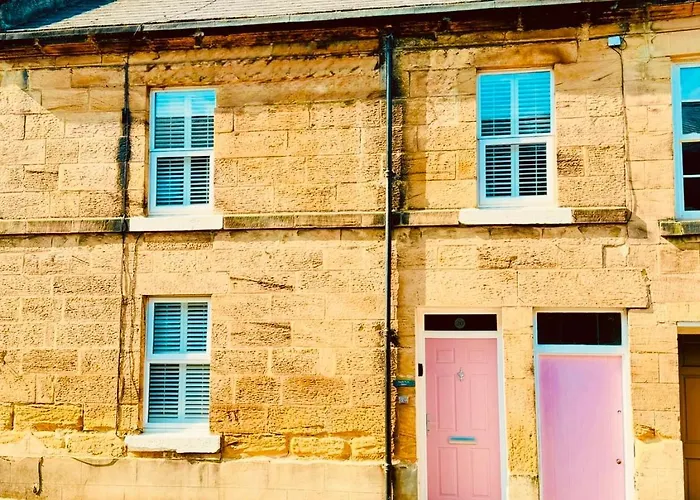 Homedecor Cottages - Castle Walk House